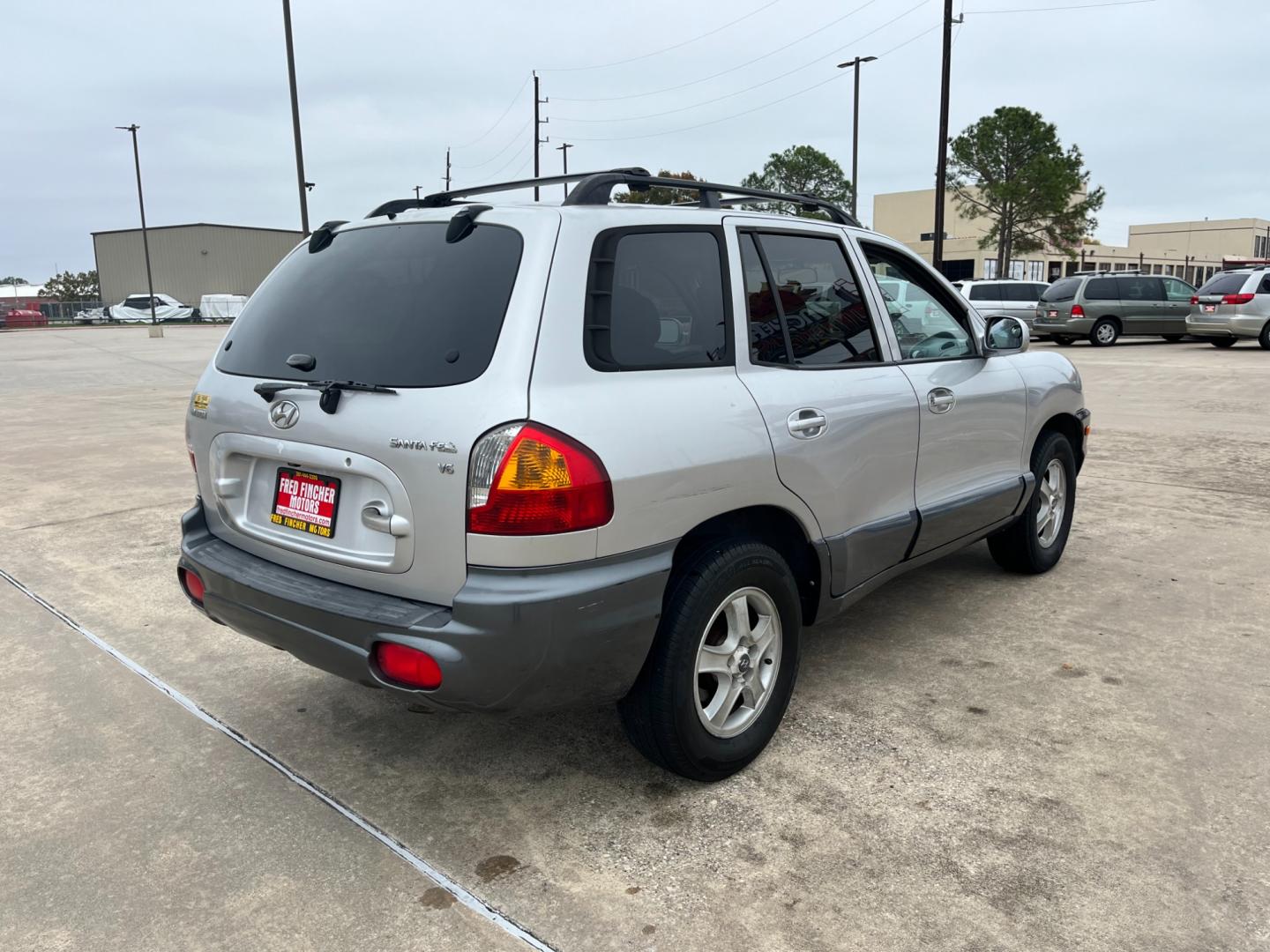 2003 SILVER /gray Hyundai Santa Fe GLS (KM8SC13D53U) with an 2.7L V6 DOHC 24V engine, 4-Speed Automatic Overdrive transmission, located at 14700 Tomball Parkway 249, Houston, TX, 77086, (281) 444-2200, 29.928619, -95.504074 - Photo#6